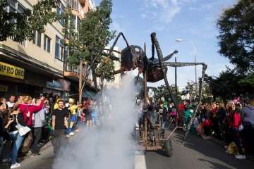 La comparsa Los Diamantes, de Telde, abre el coso carnavalero infantil de la capital (Foto TA/Lpcarnaval)