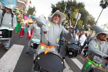 La comparsa Los Diamantes, de Telde, abre el coso carnavalero infantil de la capital (Foto TA/Lpcarnaval)