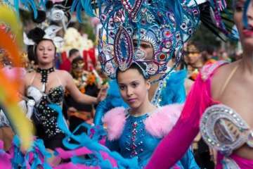 La comparsa Los Diamantes, de Telde, abre el coso carnavalero infantil de la capital (Foto TA/Lpcarnaval)