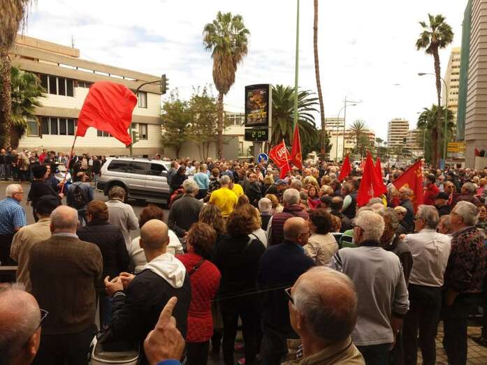 Protesta en la capital grancanaria en contra de las pensiones de miseria (Foto TA)