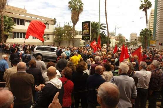 Jubilados de Telde se movilizan en la capital en contra de las 