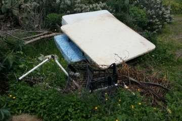 Malestar en el Valle de los Nueve por el cambio de lugar de unos contenedores (Foto TA)