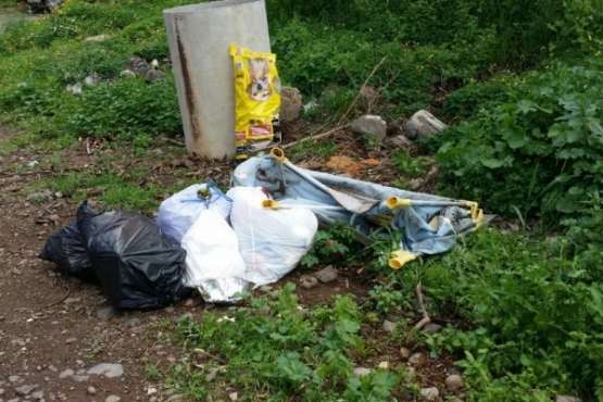 Malestar en el Valle de los Nueve por el cambio de lugar de unos contenedores (Foto TA)