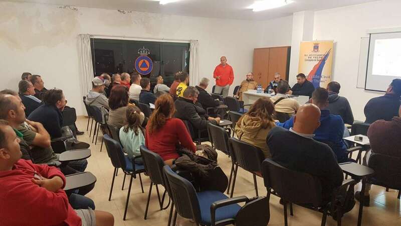 Reunión con los carroceros que asistirán a la Cabalgata del Carnaval y sorteo (Foto TA)