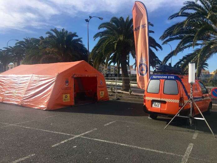 Hospitalito colocado en la explanada delante de la Comisaría del CNP de Telde (Foto TA)