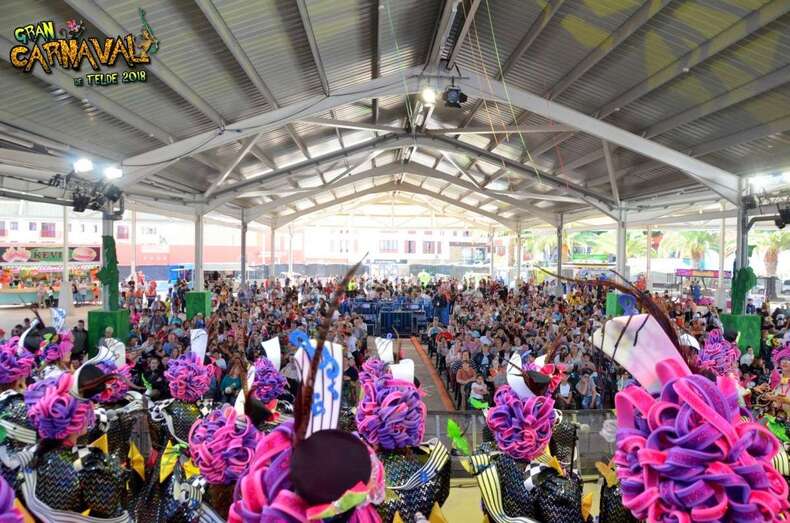 La murga Las Golisnionas dio el pistoletazo de salida al Carnaval de Día (Foto TA)