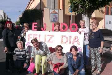 El Ejido sorprende a sus mujeres con un desayuno saludable servido por hombres (Foto TA)