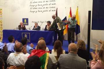 El artista Martín Feo dona un cuadro a la RASD (Foto TA)