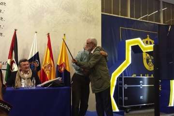 El artista Martín Feo dona un cuadro a la RASD (Foto TA)