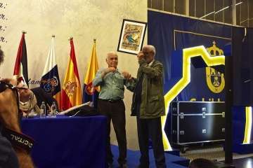 El artista Martín Feo dona un cuadro a la RASD (Foto TA)