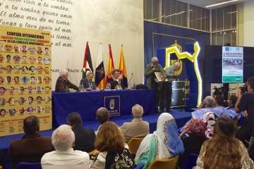 El artista Martín Feo dona un cuadro a la RASD (Foto TA)