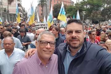 Telde se echa a la calle en la capital por la mejora de las pensiones (Foto José M. García y TA)