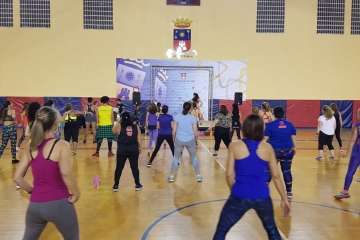 Baño de zumba por Aldeas Infantiles (Foto Antonio Alí y TA)