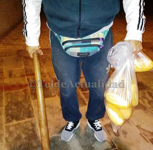 Imagen del panadero, ayer, a su paso por Maipez.