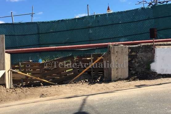 Malestar en Lomo Magullo por la rotura de la acequia de la Heredad (Foto TA)