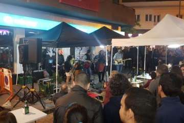 Telde celebra el cambio horario con humor y música en directo (Foto Antonio Alí y  Francisco Javier Santana)