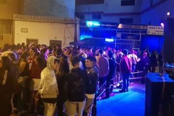 Telde celebra el cambio horario con humor y música en directo (Foto Antonio Alí y  Francisco Javier Santana)