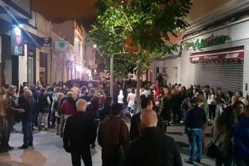 Telde celebra el cambio horario con humor y música en directo (Foto Antonio Alí y  Francisco Javier Santana)