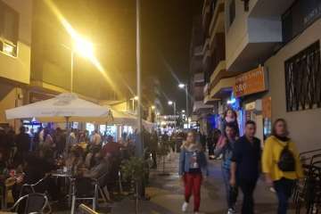 Telde celebra el cambio horario con humor y música en directo (Foto Antonio Alí y  Francisco Javier Santana)