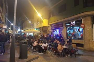 Telde celebra el cambio horario con humor y música en directo (Foto Antonio Alí y  Francisco Javier Santana)