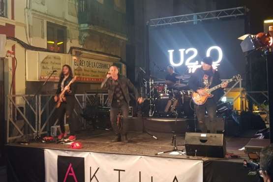 Telde celebra el cambio horario con humor y música en directo (Foto Antonio Alí y  Francisco Javier Santana)