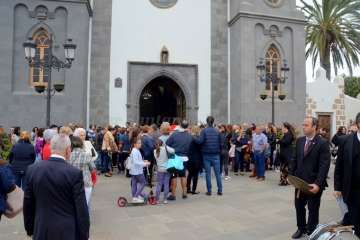 La procesión de La Burrita se abre paso en San Juan (Foto Francisco Javier Santana)