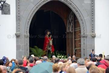 La procesión de La Burrita se abre paso en San Juan (Foto Francisco Javier Santana)