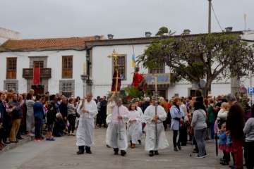 La procesión de La Burrita se abre paso en San Juan (Foto Francisco Javier Santana)