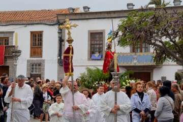 La procesión de La Burrita se abre paso en San Juan (Foto Francisco Javier Santana)