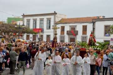 La procesión de La Burrita se abre paso en San Juan (Foto Francisco Javier Santana)