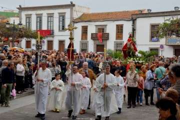 La procesión de La Burrita se abre paso en San Juan (Foto Francisco Javier Santana)