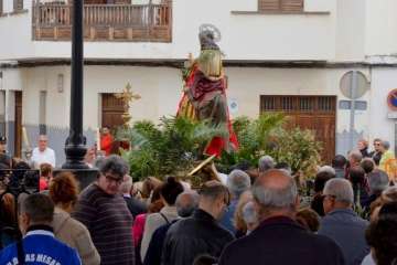 La procesión de La Burrita se abre paso en San Juan (Foto Francisco Javier Santana)