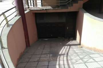 Peligroso estado de un edificio comercial abandonado de La Garita-Telde (Foto TA)