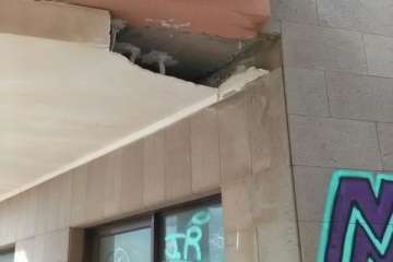 Peligroso estado de un edificio comercial abandonado de La Garita-Telde (Foto TA)