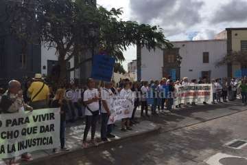 Protesta en San Juan de la RSPJ contra Servicios Sociales de Telde (Foto TA)