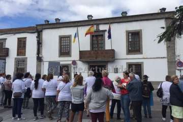 Protesta en San Juan de la RSPJ contra Servicios Sociales de Telde (Foto TA)