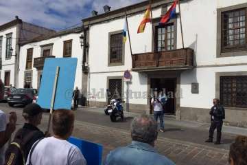 Protesta en San Juan de la RSPJ contra Servicios Sociales de Telde (Foto TA)