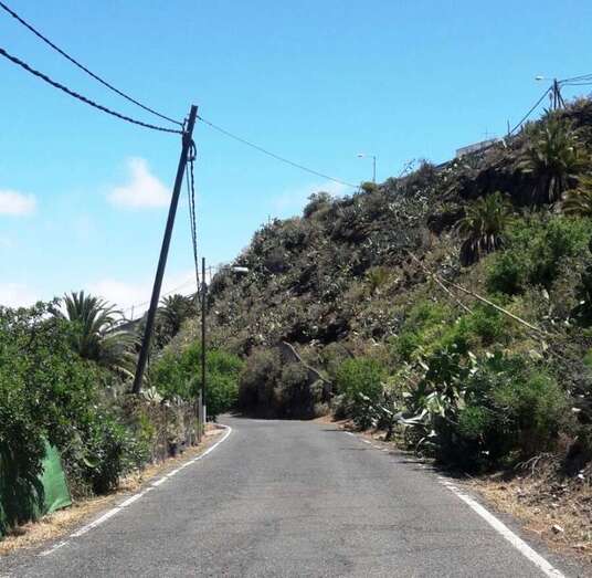 Estado inclinado del poste (Foto TA)