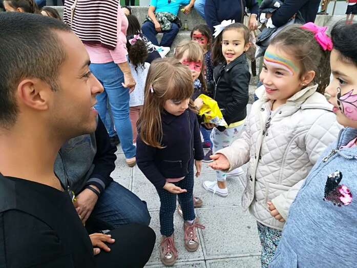 Niños, ayer por la tarde en la plaza de El Calero (Foto TA)