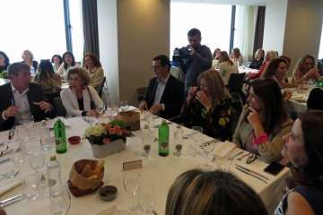 La alcaldesa de Telde, en un encuentro de Charter 100 con el presidente Clavijo (Foto Acfi Press y TA)