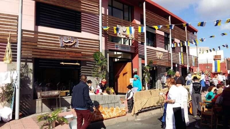 La fiesta se desarrolló en plena calle, delante de la sede vecinal (Foto TA)