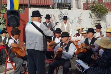 El Roque Azucarero celebra el Día de Canarias en plena calle (Foto Francisco Javier Santana y TA)