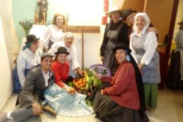 El Roque Azucarero celebra el Día de Canarias en plena calle (Foto Francisco Javier Santana y TA)