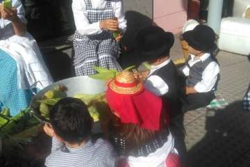 El Roque Azucarero celebra el Día de Canarias en plena calle (Foto Francisco Javier Santana y TA)