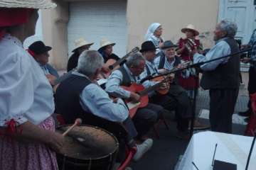 El Roque Azucarero celebra el Día de Canarias en plena calle (Foto Francisco Javier Santana y TA)