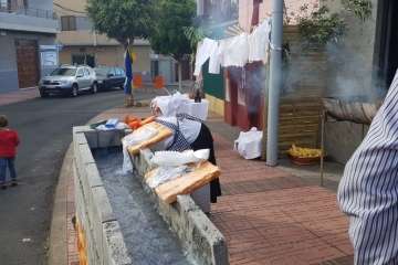 El Roque Azucarero celebra el Día de Canarias en plena calle (Foto Francisco Javier Santana y TA)