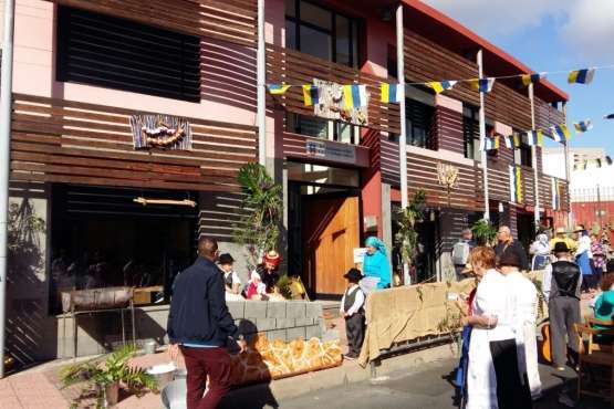 El Roque Azucarero celebra el Día de Canarias en plena calle (Foto Francisco Javier Santana y TA)