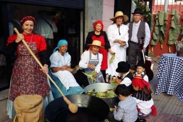 El Roque Azucarero celebra el Día de Canarias en plena calle (Foto Francisco Javier Santana y TA)