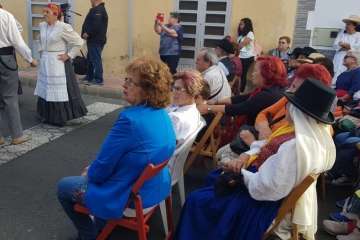 El Roque Azucarero celebra el Día de Canarias en plena calle (Foto Francisco Javier Santana y TA)