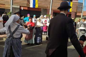 El Roque Azucarero celebra el Día de Canarias en plena calle (Foto Francisco Javier Santana y TA)